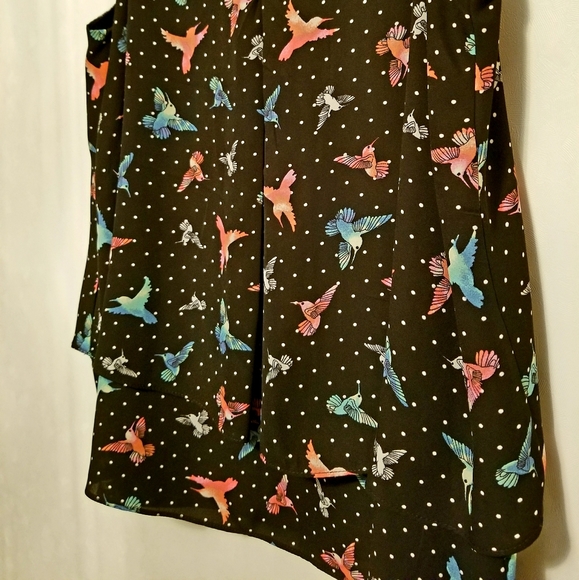 Flowy Hummingbird Print Tank Top - Picture 2 of 6